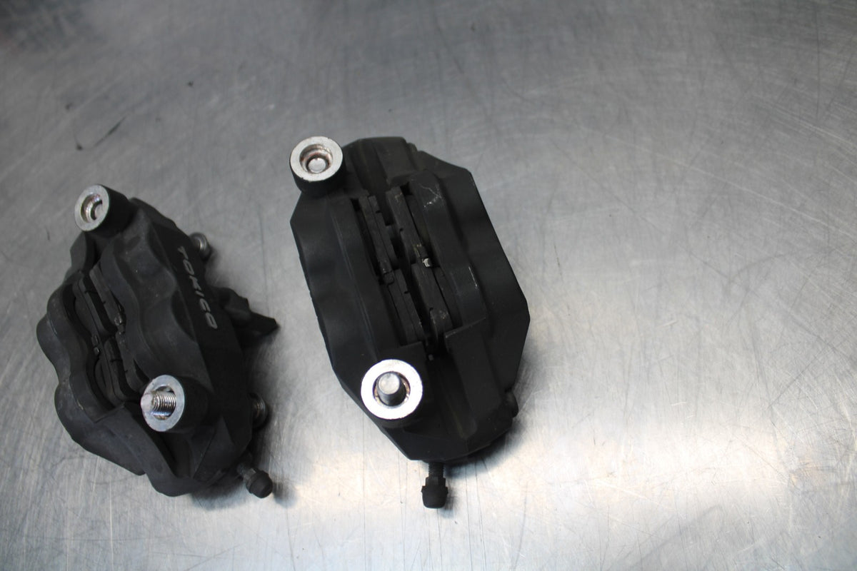 07 SUZUKI GSXR1000 RIGHT LEFT FRONT BRAKE CALIPER SET PAIR CALIPERS BB770