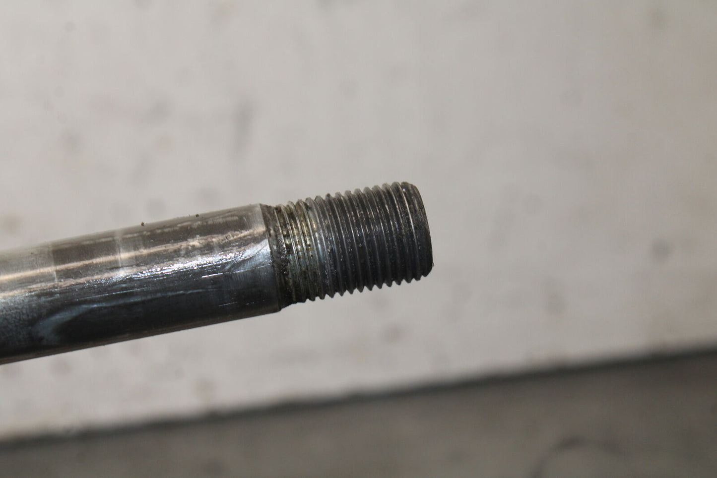 05-09 SUZUKI BOULEVARD C90 FRONT WHEEL RIM AXLE PIVOT BOLT BB692