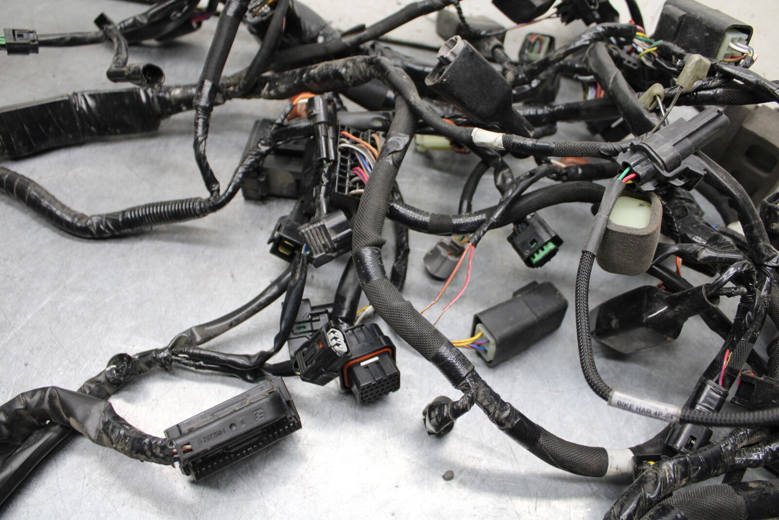 16 KAWASAKI NINJA ZX10R MAIN ENGINE WIRING HARNESS 26031-2117  BB650