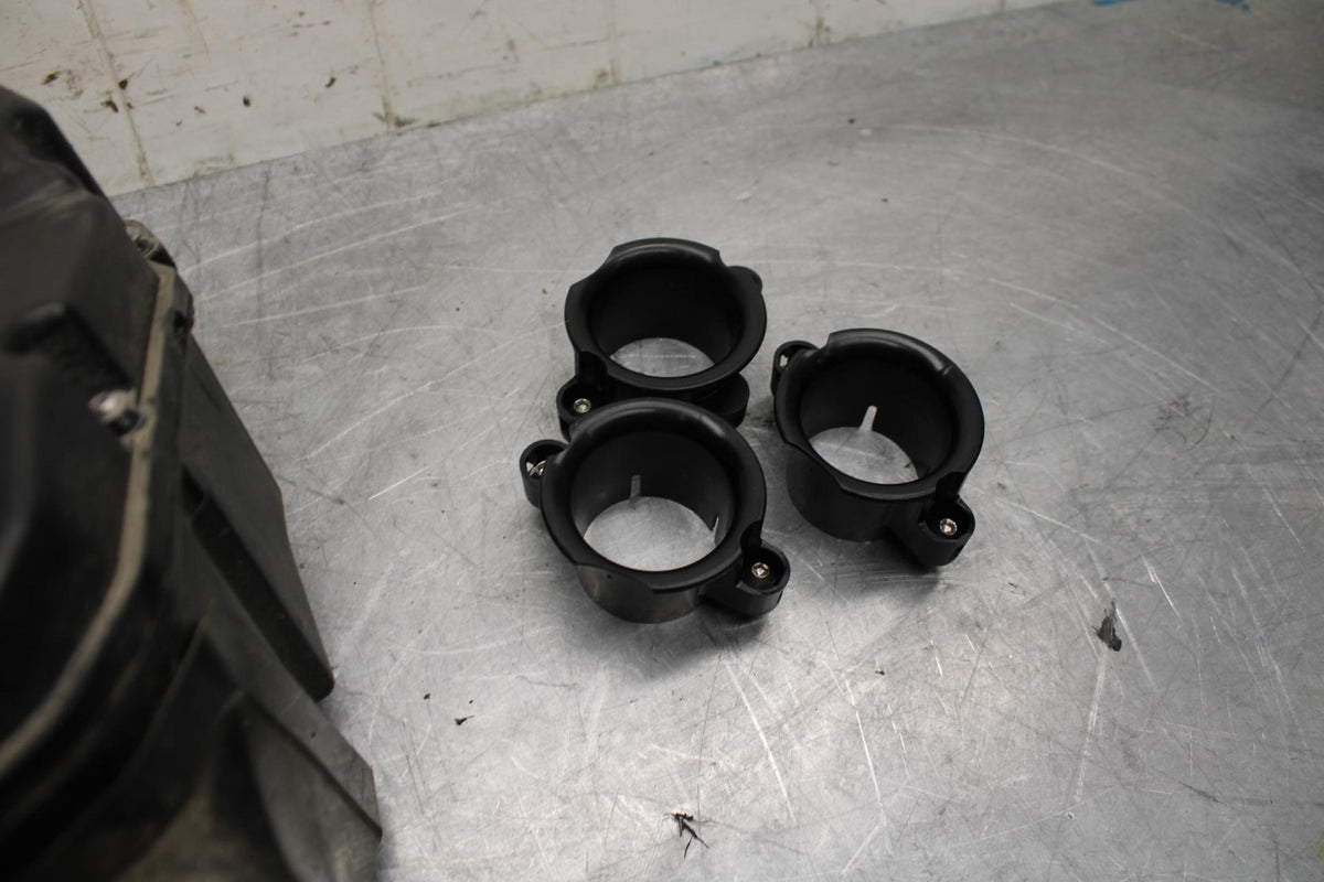 17-21 TRIUMPH STREET TRIPPLE R ABS AIRBOX AIR INTAKE FILTER BOX bb452