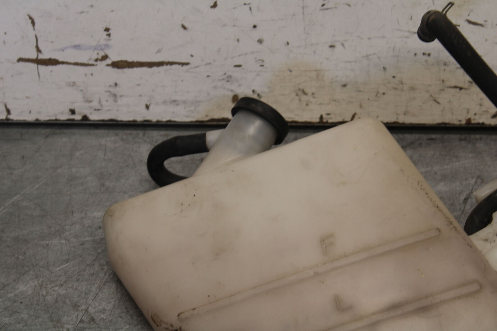 05-06 SUZUKI GSXR1000 COOLANT WATER TANK RESERVOIR BOTTLE 17910-41G00 BB677