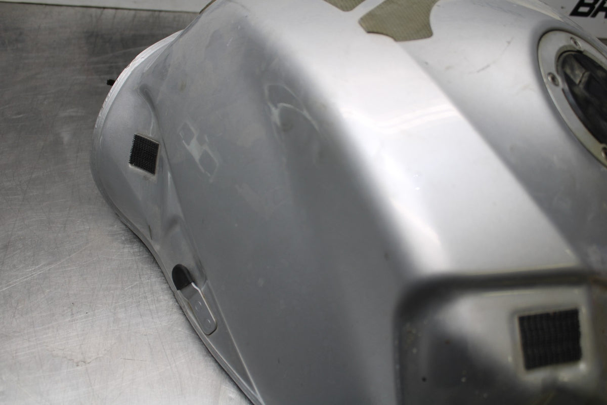 06-07 SUZUKI GSXR600 GAS TANK FUEL CELL PETROL RESERVOIR NO KEY BB792-B