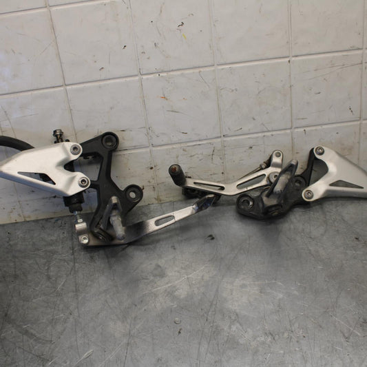 18 KAWASAKI Z 400 RIGHT LEFT REARSETS REAR SET DRIVER FOOT PEGS  BB469