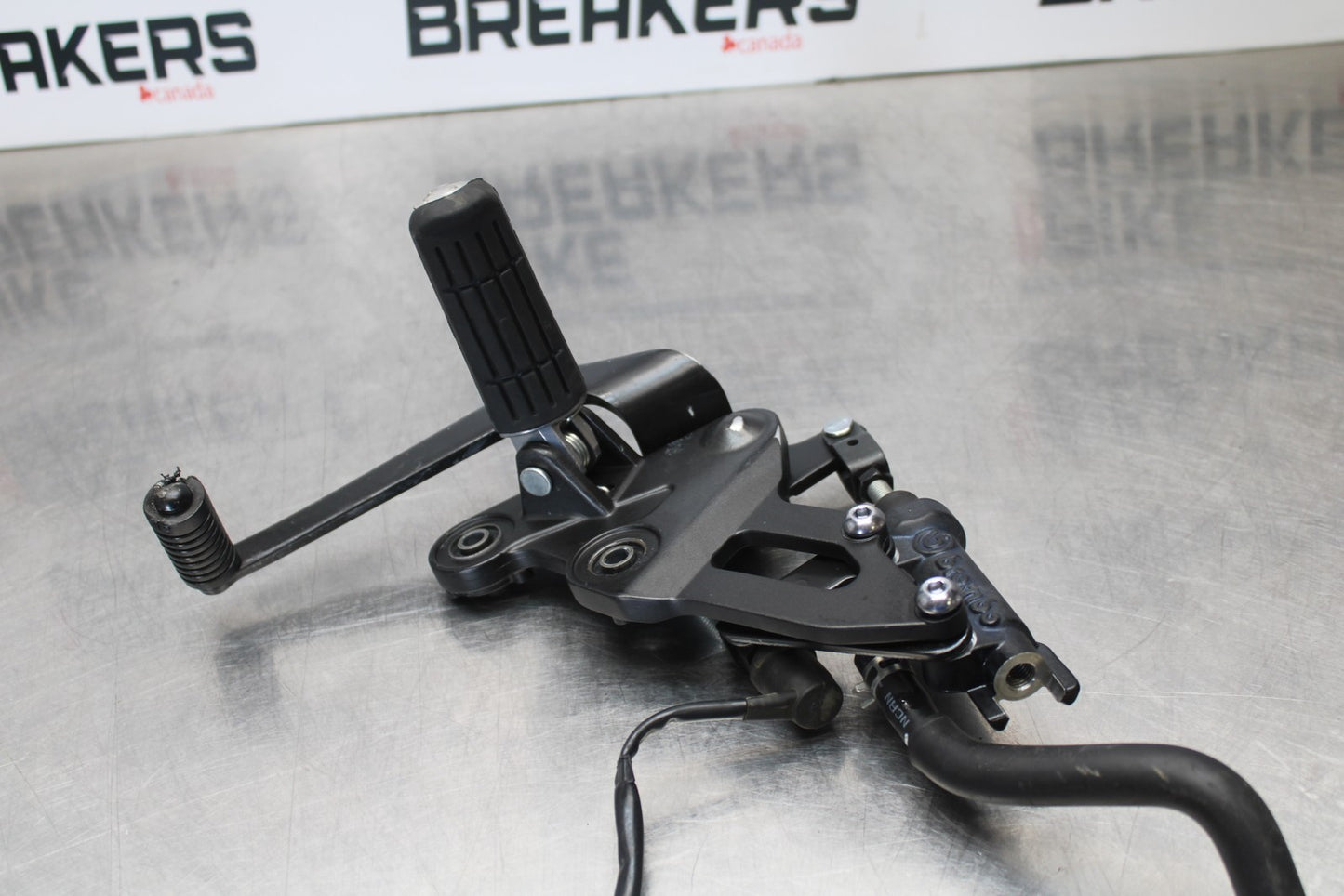 23-24 YAMAHA MT-07 RIGHT REARSET REAR SET DRIVER FOOT PEG REST STOP BB194