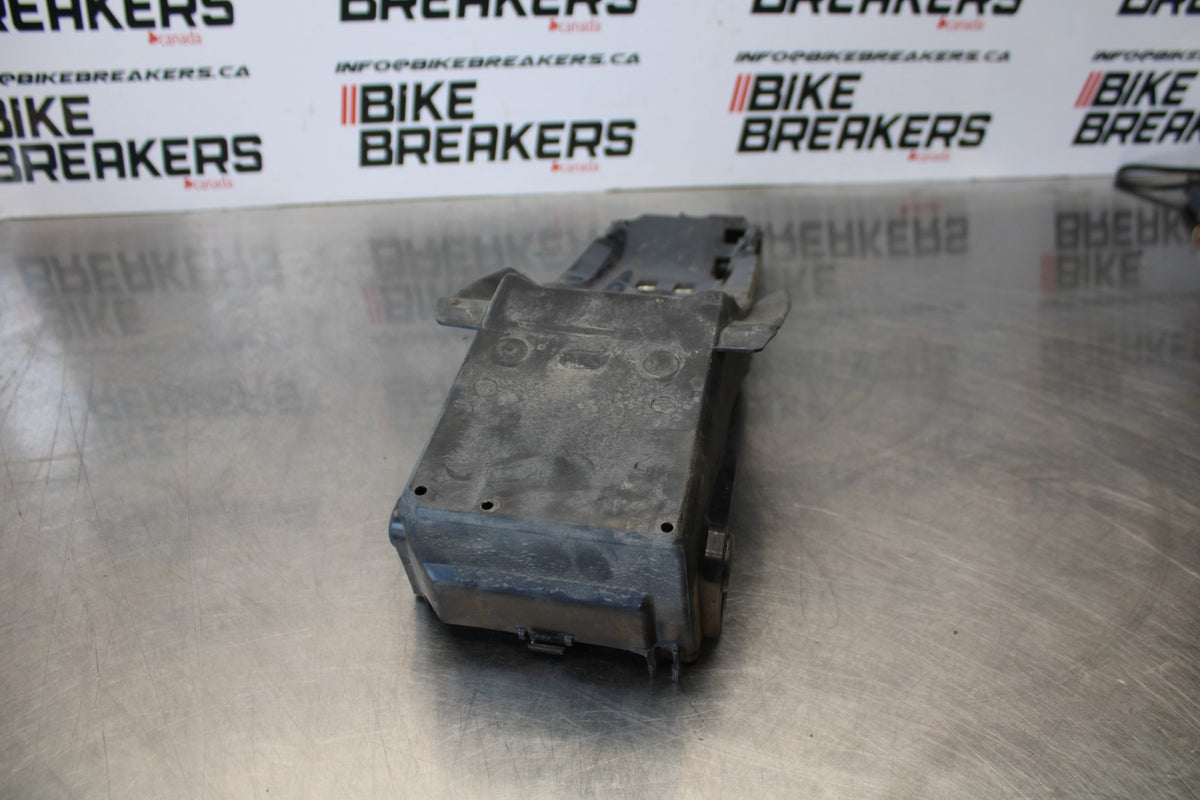 22-25 YAMAHA YZF R7 REAR BACK TAIL UNDERTAIL BATTERY TRAY PLASTIC BB176