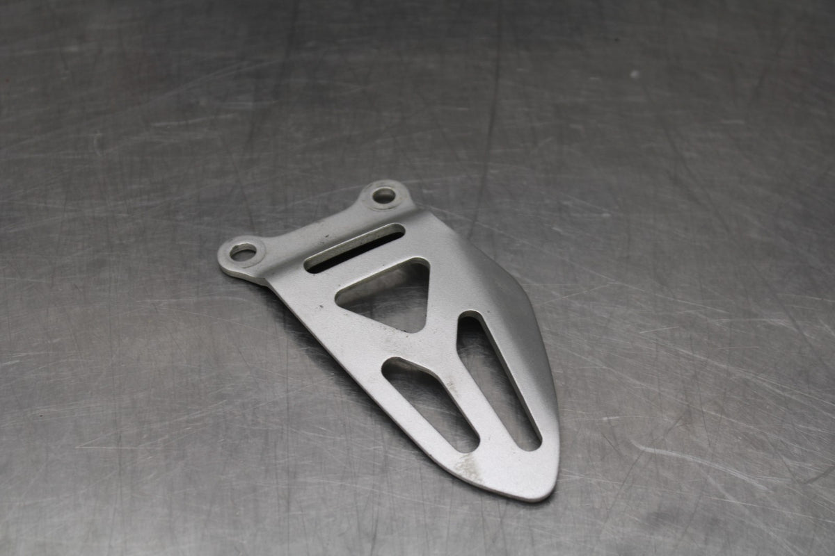 11-24 SUZUKI GSXR750 RIGHT REARSET REAR SET HEEL GUARD COVER  BB810