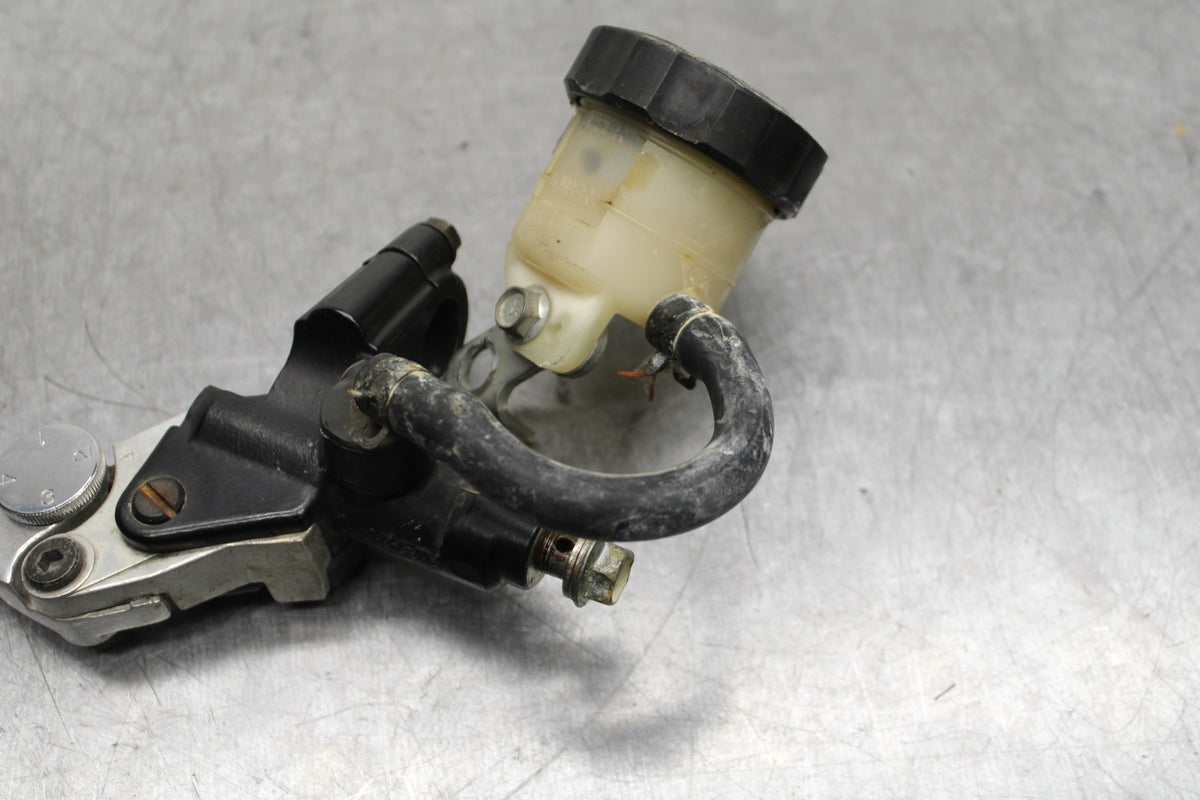 91-92 SUZUKI GSXR750 M  FRONT BRAKE MASTER CYLINDER w/ LEVER BB125