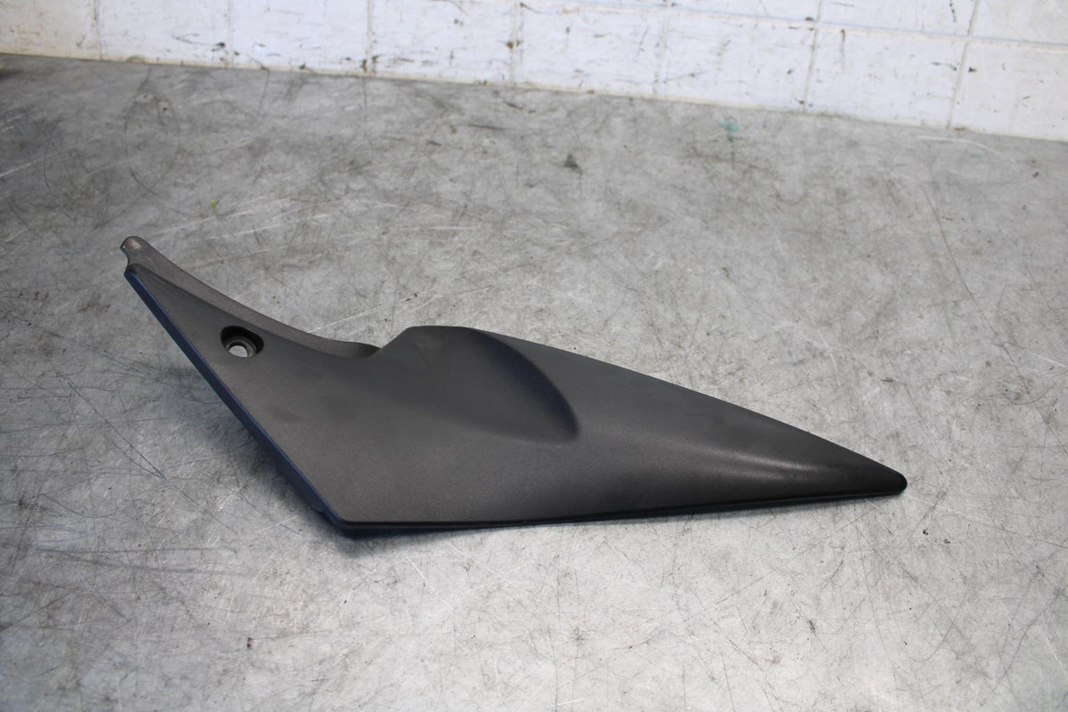 06-07 SUZUKI GSXR600 RIGHT GAS TANK FUEL CELL PANEL COVER TRIM COWL  BB543
