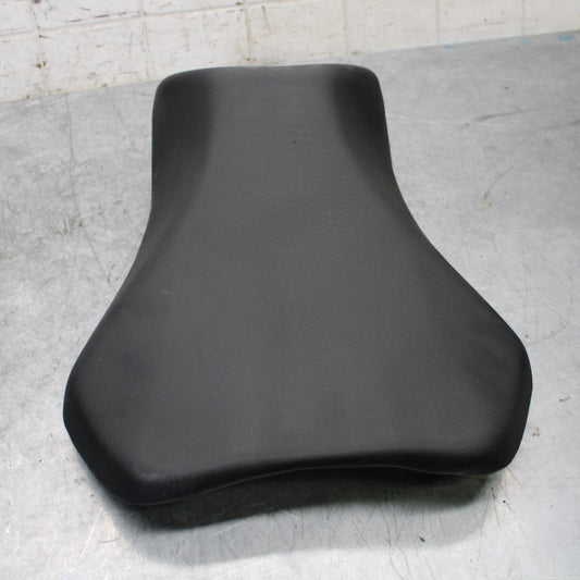 2017 Suzuki GSXR600 FRONT DRIVERS SEAT PAD SADDLE PILLION 45100-14J10-DW2 BB527
