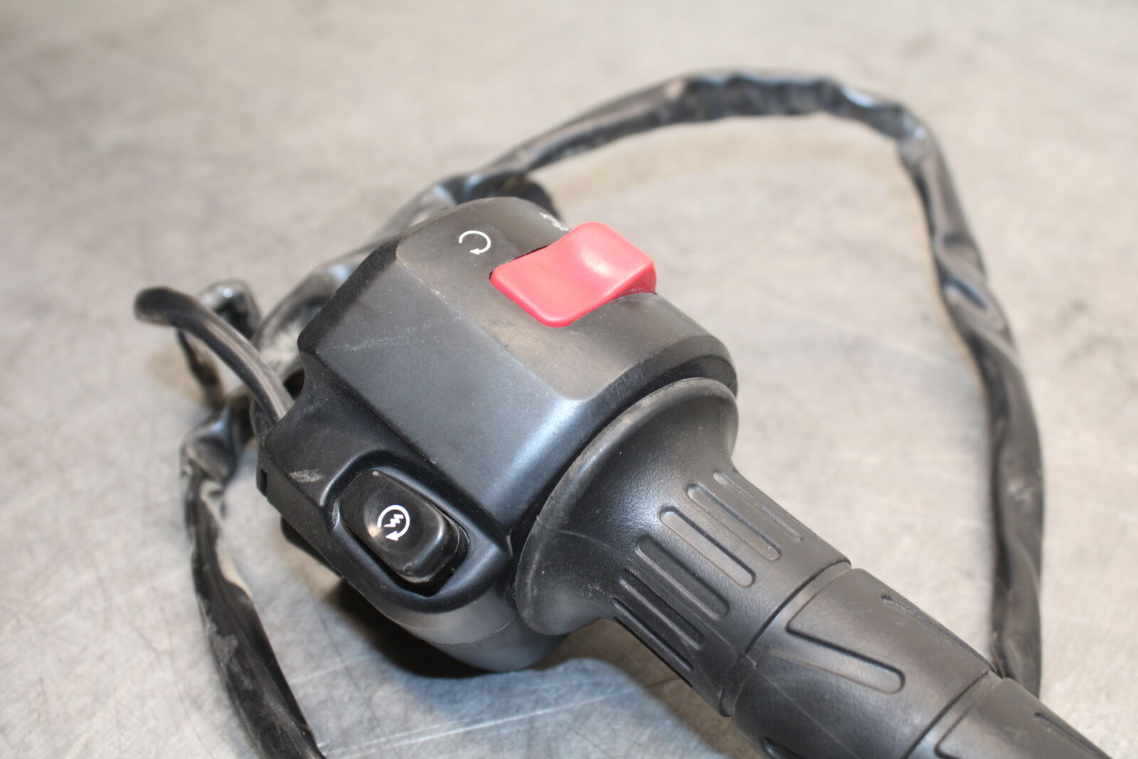 18-24 KAWASAKI NINJA 650 RIGHT CLIP ON HANDLE KILL OFF START SWITCH BB725