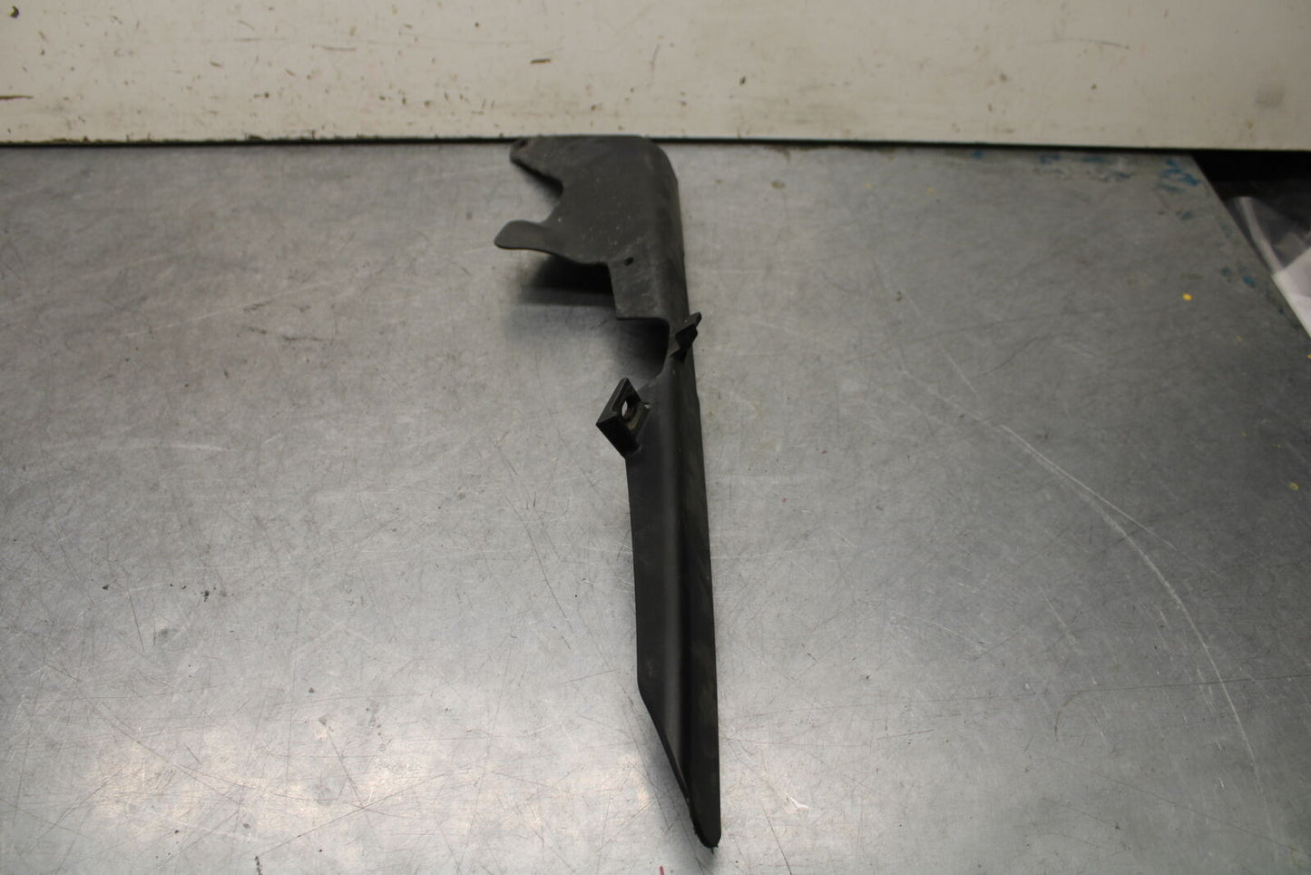 16 KAWASAKI NINJA ZX10R REAR BACK DRIVE CHAIN GUARD SHIELD 36014-0062  BB650