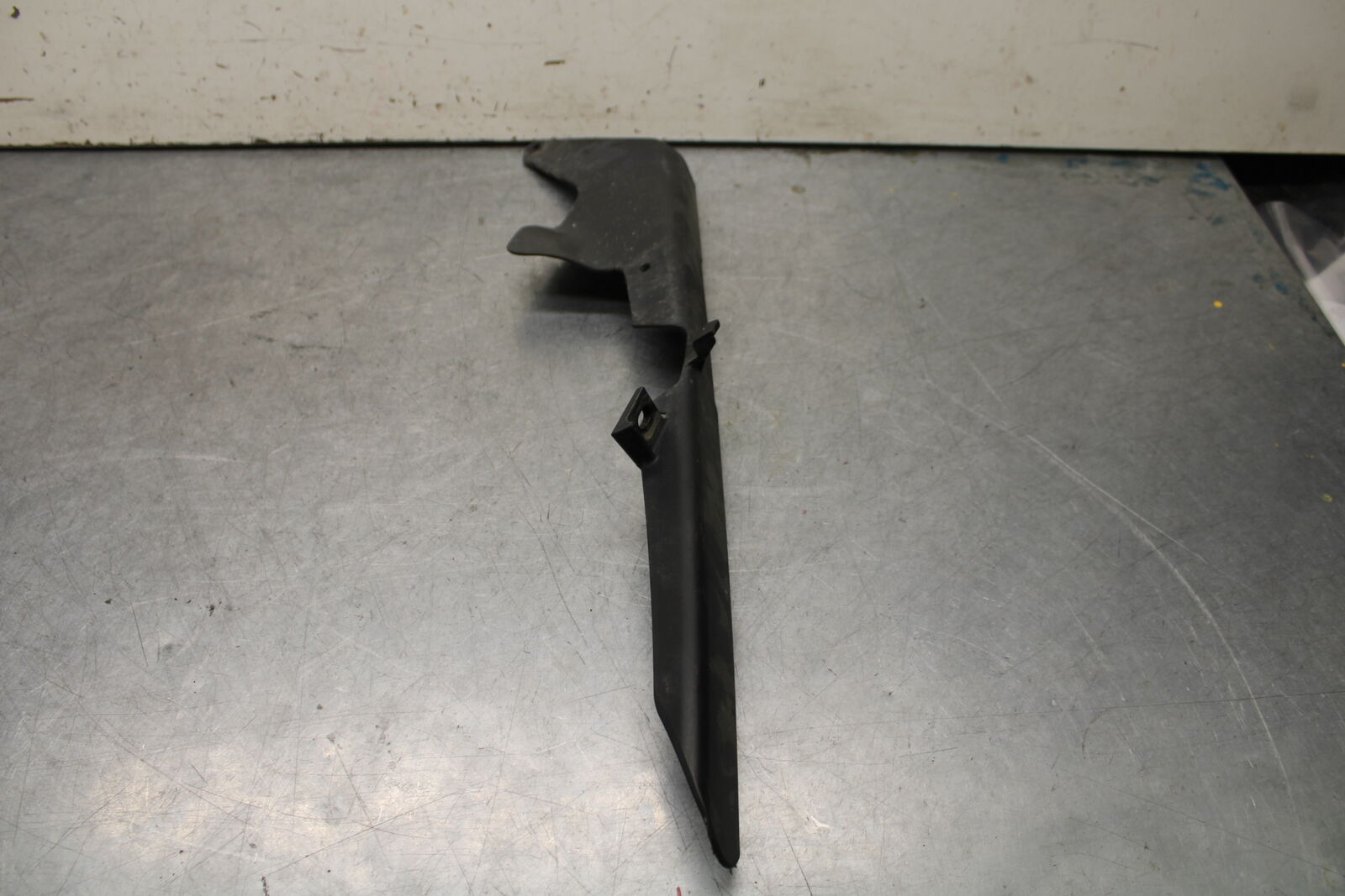 16 KAWASAKI NINJA ZX10R REAR BACK DRIVE CHAIN GUARD SHIELD 36014-0062  BB650