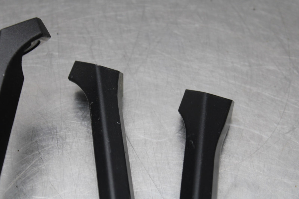 11-24 SUZUKI GSXR750 REAR BACK PASSENGER PEG SET PAIR BB630
