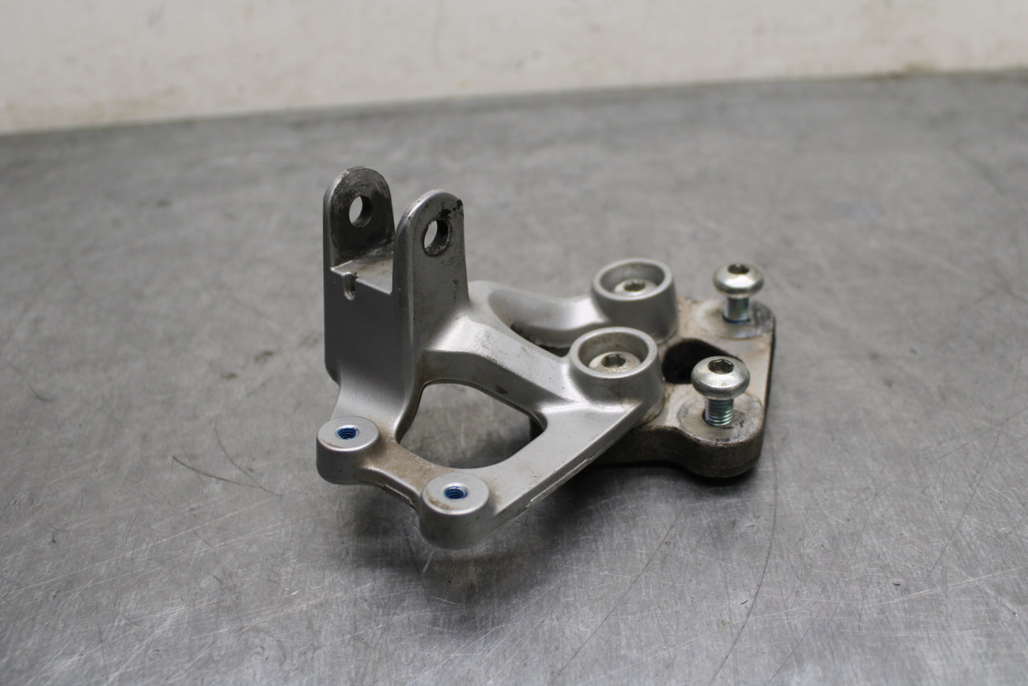 08-10 SUZUKI GSXR 600 LEFT REARSET REAR SET DRIVER FOOT PEG BRACKET MOUNT BB132
