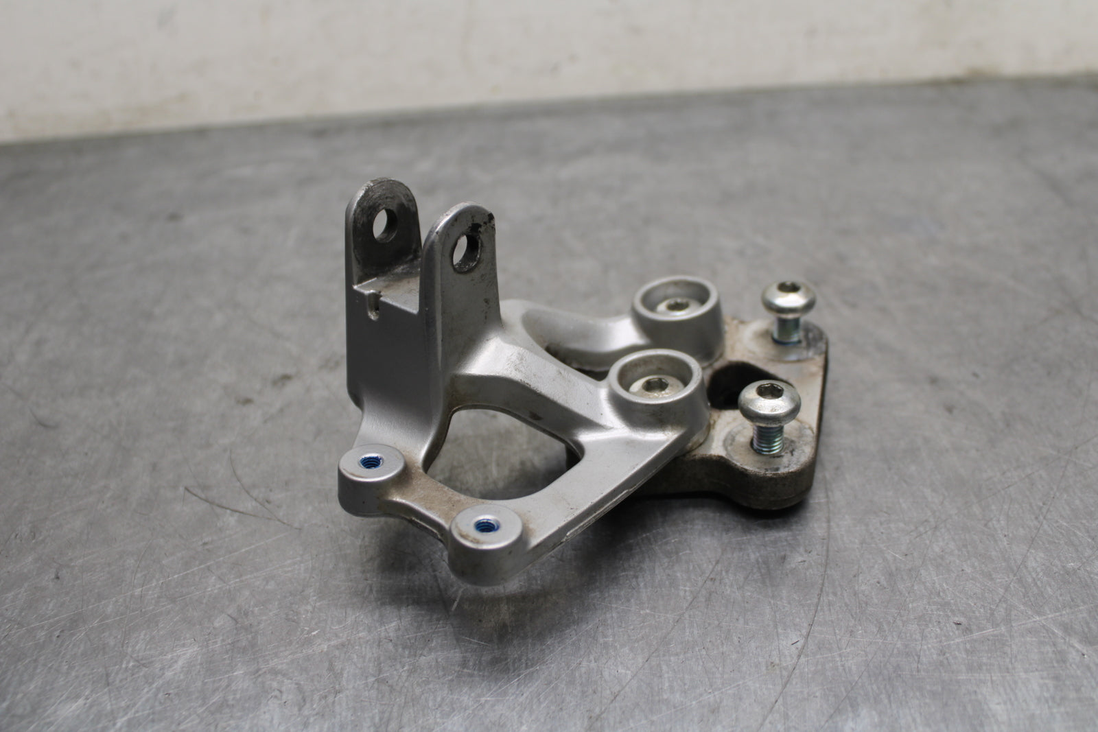 08-10 SUZUKI GSXR 600 LEFT REARSET REAR SET DRIVER FOOT PEG BRACKET MOUNT BB132