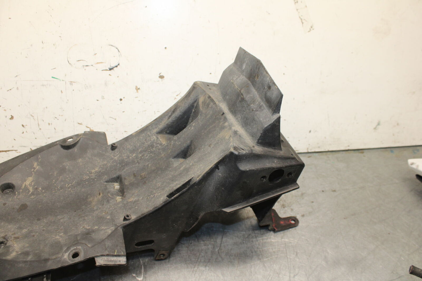09-15 YAMAHA FZ6R REAR UNDERTAIL BATTERY TRAY PLASTIC 20S-21611-00-00  BB719