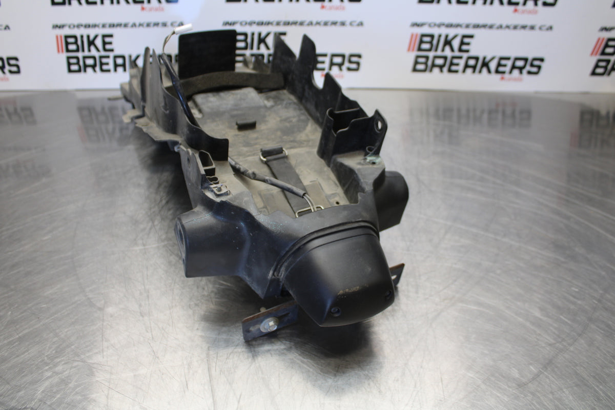 00 SUZUKI SV650 REAR BACK TAIL UNDERTAIL BATTERY TRAY PLASTIC BB156