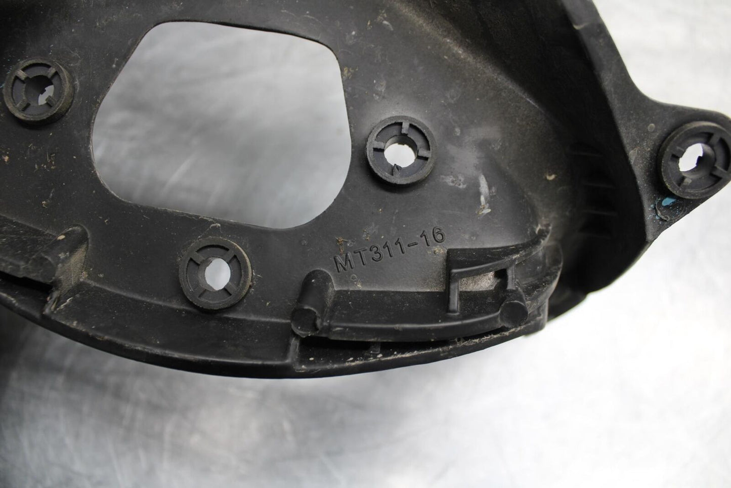 03-04 YAMAHA YZF R6  UPPER FAIRING MIRROR GAUGES STAY BRACKET BB481