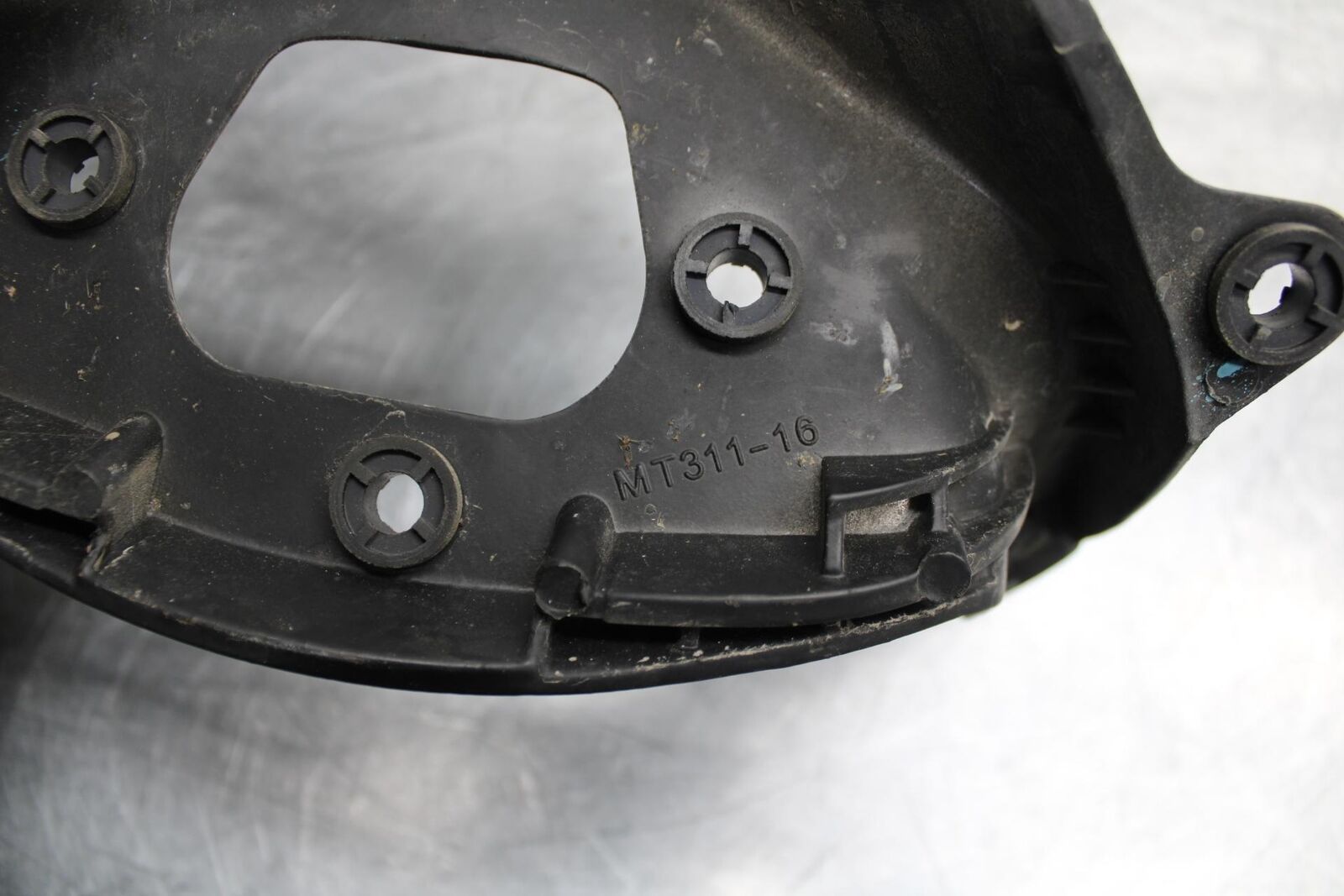 03-04 YAMAHA YZF R6  UPPER FAIRING MIRROR GAUGES STAY BRACKET BB481