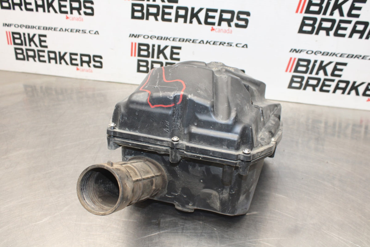 15 TRIUMPH TIGER 800 AIRBOX AIR INTAKE FILTER BOX BB873