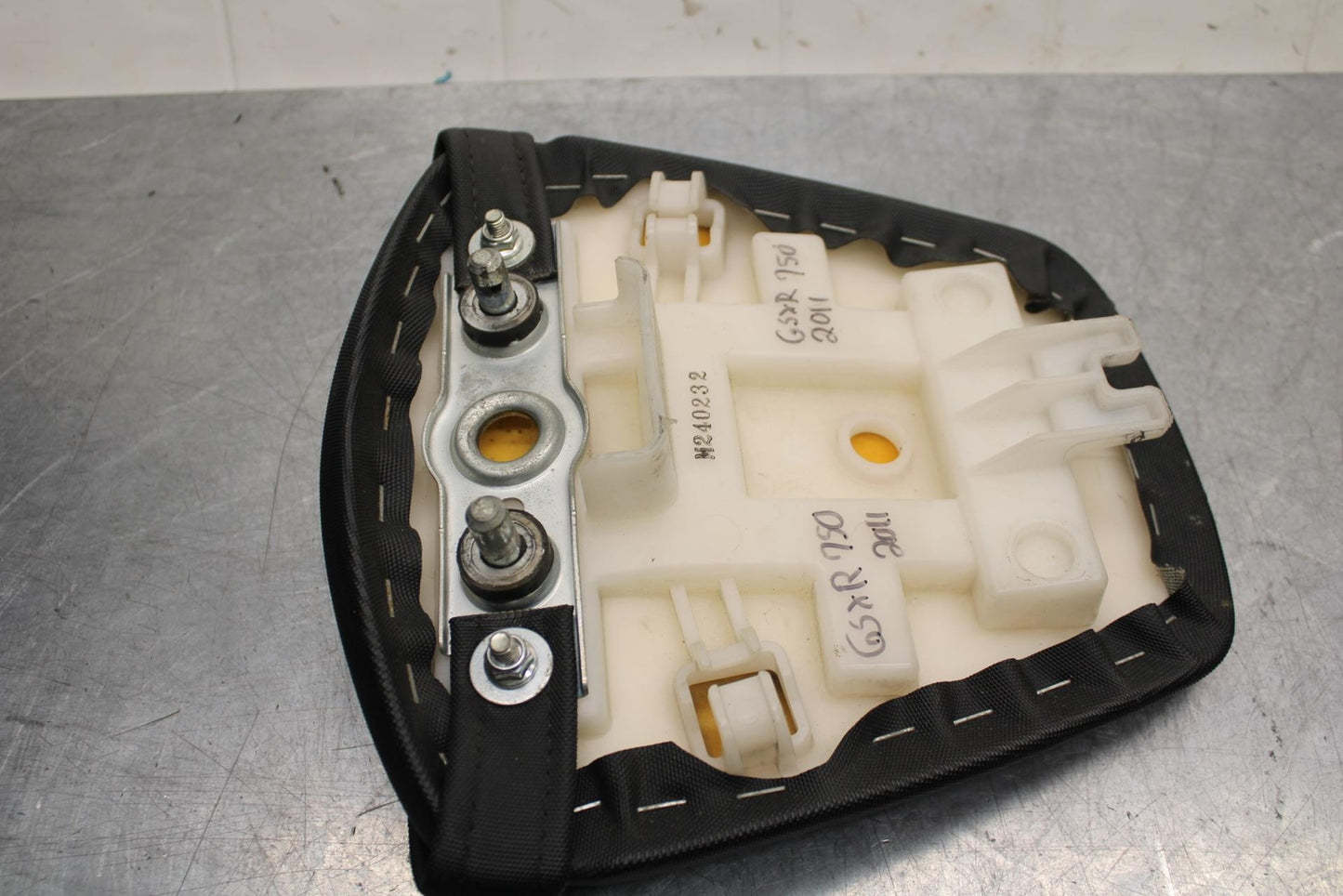 11-22 SUZUKI GSXR600 REAR BACK PASSENGER SEAT PAD PILLION BB582