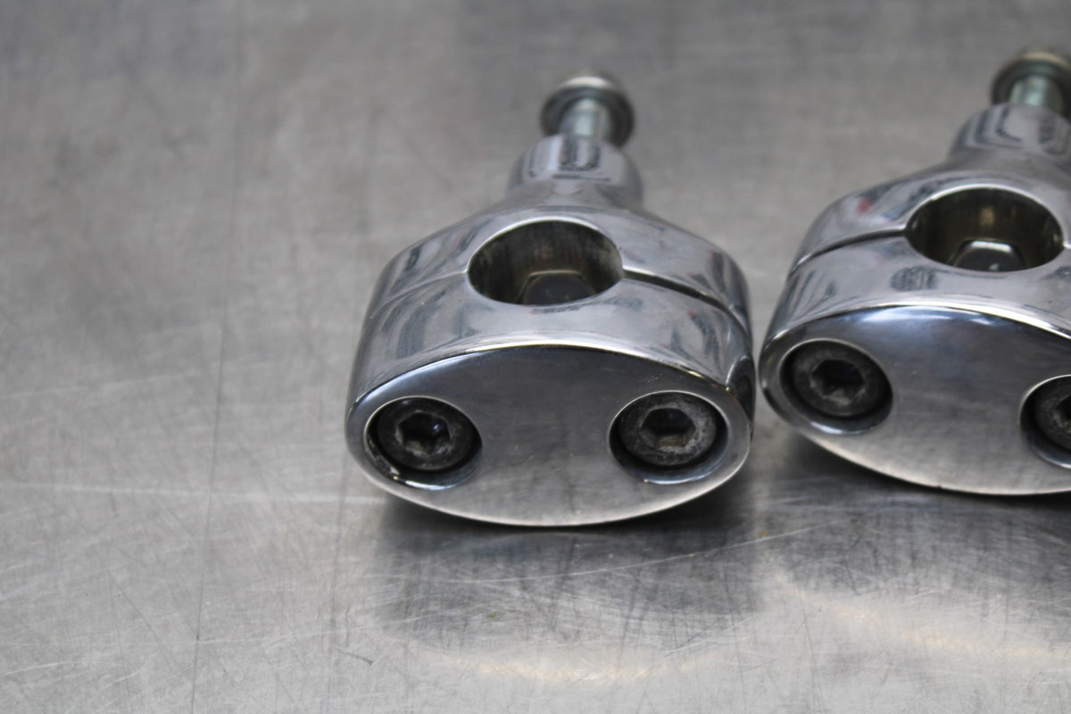 08 KAWASAKI VULCAN 900 HANDLEBAR RISERS BB184