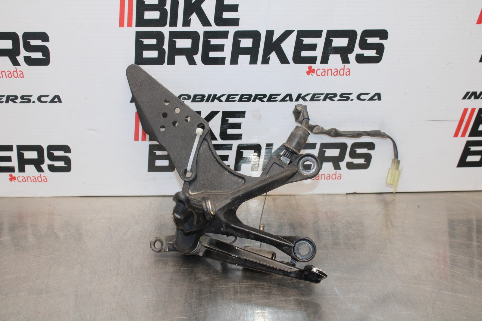 07-08 KAWASAKI NINJA ZX6R RIGHT REARSET REAR SET DRIVER FOOT PEG REST STOP BB203