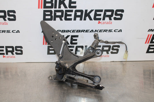 07-08 KAWASAKI NINJA ZX6R RIGHT REARSET REAR SET DRIVER FOOT PEG REST STOP BB203