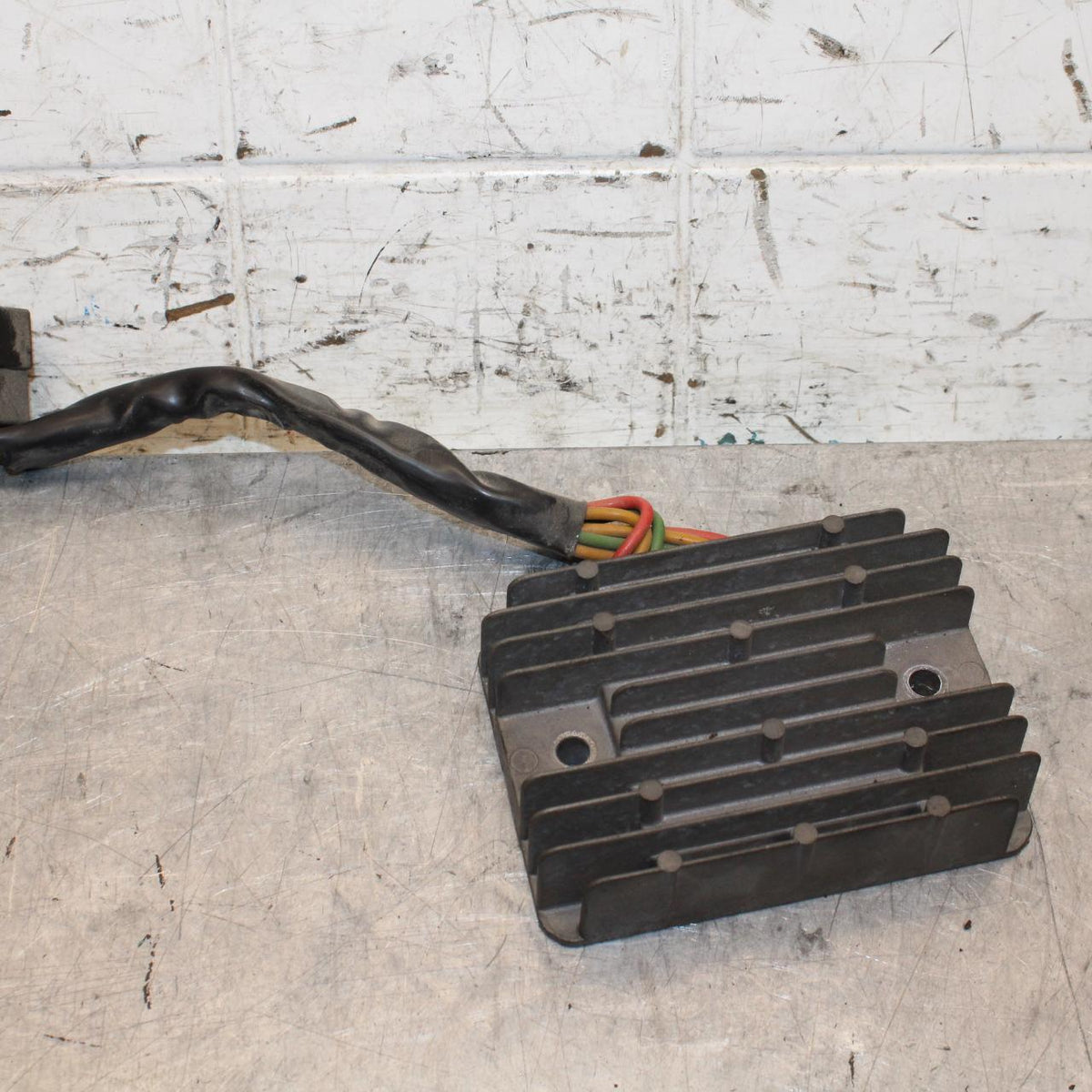 2005 Ducati Monster S2R RECTIFIER VOLTAGE REGULATOR BB557