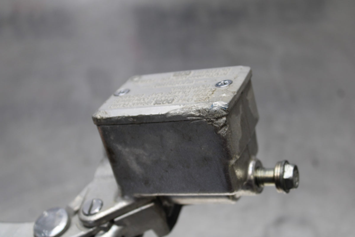 03 KAWASAKI VULCAN 1600 FRONT BRAKE MASTER CYLINDER BB865