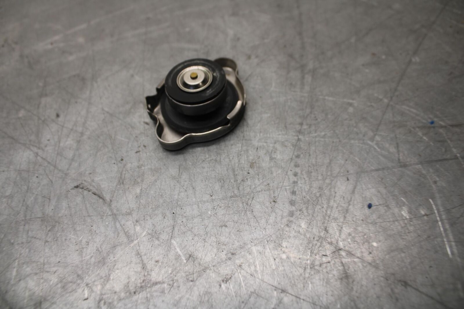 18 KAWASAKI Z 400 RADIATOR CAP BB469