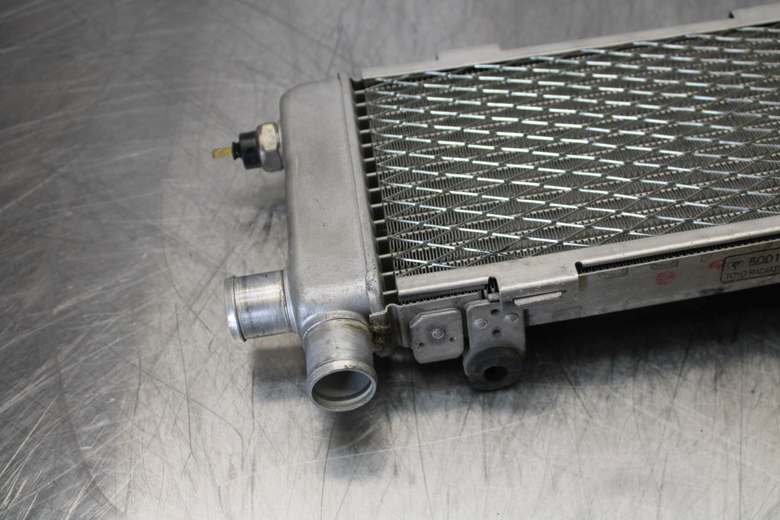 98-05 HONDA SUPER HAWK 1000 VTR1000F RIGHT ENGINE RADIATOR MOTOR COOLER BB152