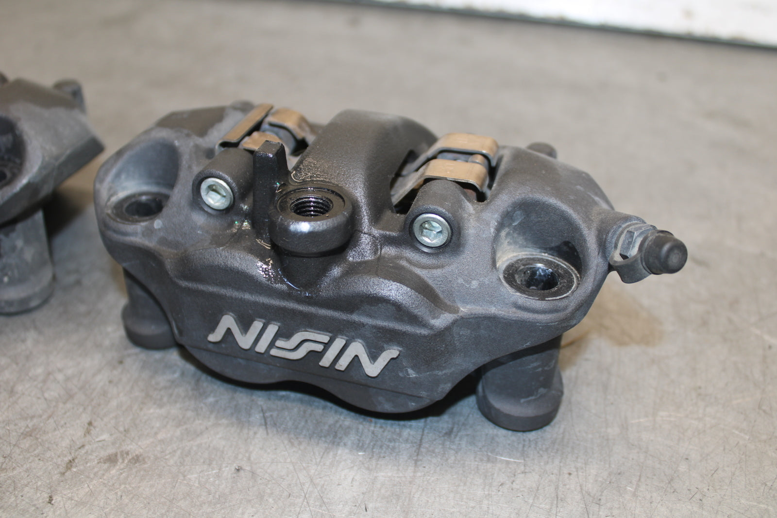 19-23 KAWASAKI NINJA ZX6R RIGHT LEFT FRONT BRAKE CALIPER SET PAIR CALIPERS BB701