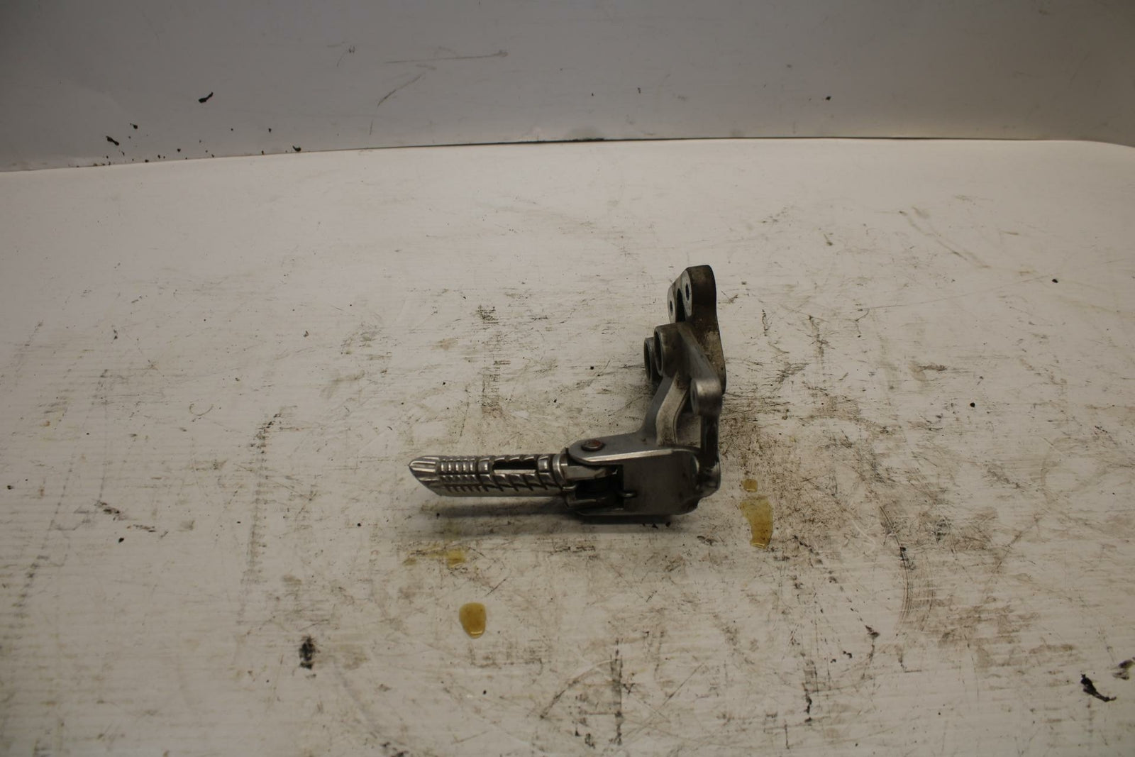 06-07 SUZUKI GSXR600 LEFT REARSET REAR SET DRIVER FOOT PEG REST STOP BB275
