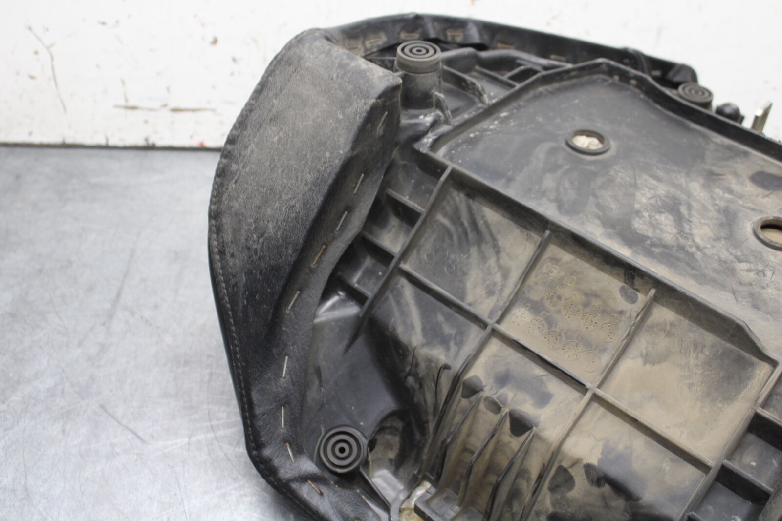 14-15 YAMAHA V STAR 1300 XVS1300CT TOURER FRONT DRIVERS SEAT BB722