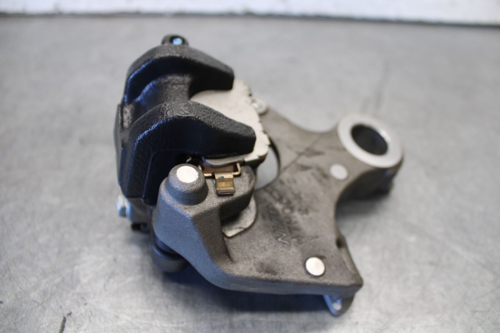11-24 SUZUKI GSXR750 REAR BACK BRAKE CALIPER W MOUNT BRACKET BB687