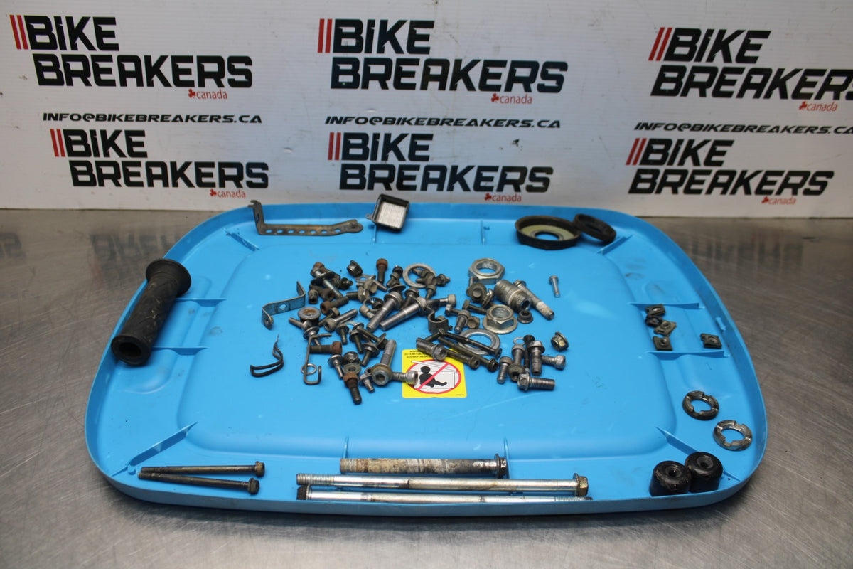 01-03 SUZUKI GSXR600 BOLTS HARDWARE MOTOR SCREWS BB841