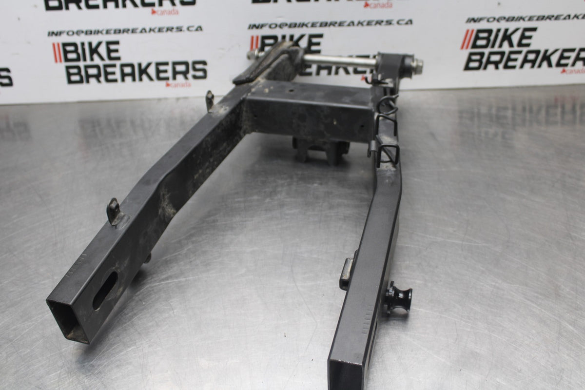 18-26 KAWASAKI Z400 REAR SWINGARM BACK SUSPENSION SWING ARM BB852