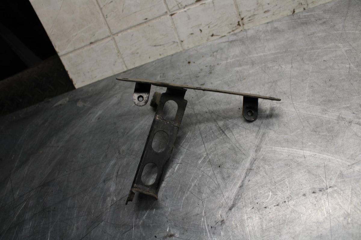 2008 Suzuki GSXR1000 OIL COOLER MOUNTING BRACKET MOUNT SUPPORT BB519