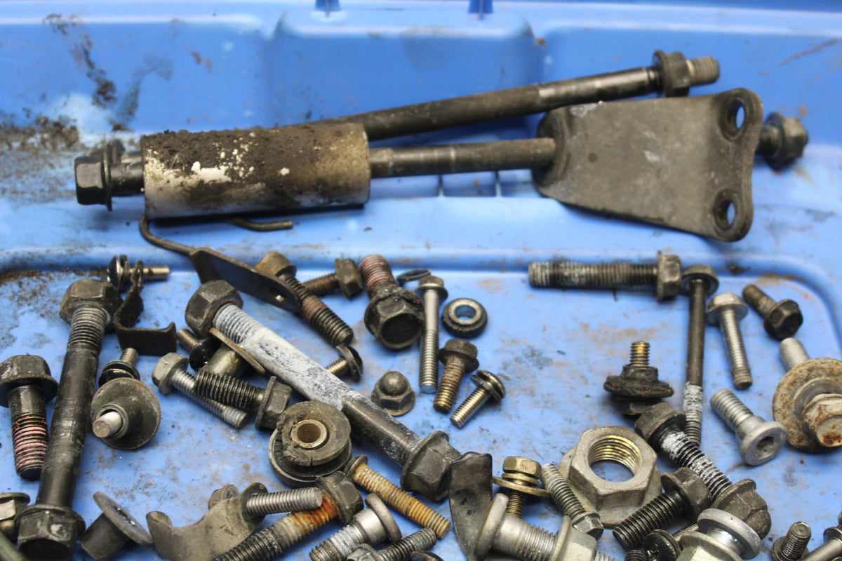 98 KAWASAKI NINJA ZX6 MOUNTING BOLTS HARDWARE SCREWS BB870