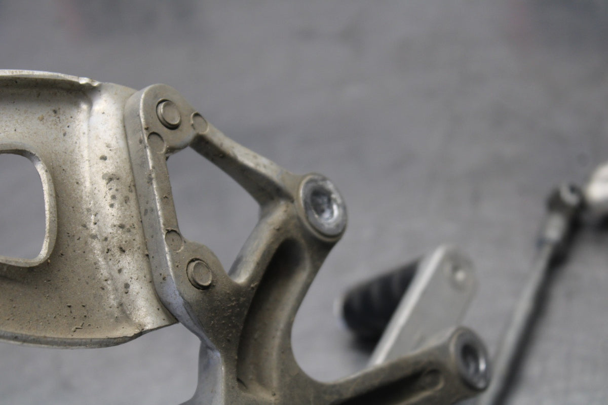 05-08 TRIUMPH SPEED TRIPLE 1050 LEFT REARSET REAR SET FOOT PEG W SHIFTER BB933