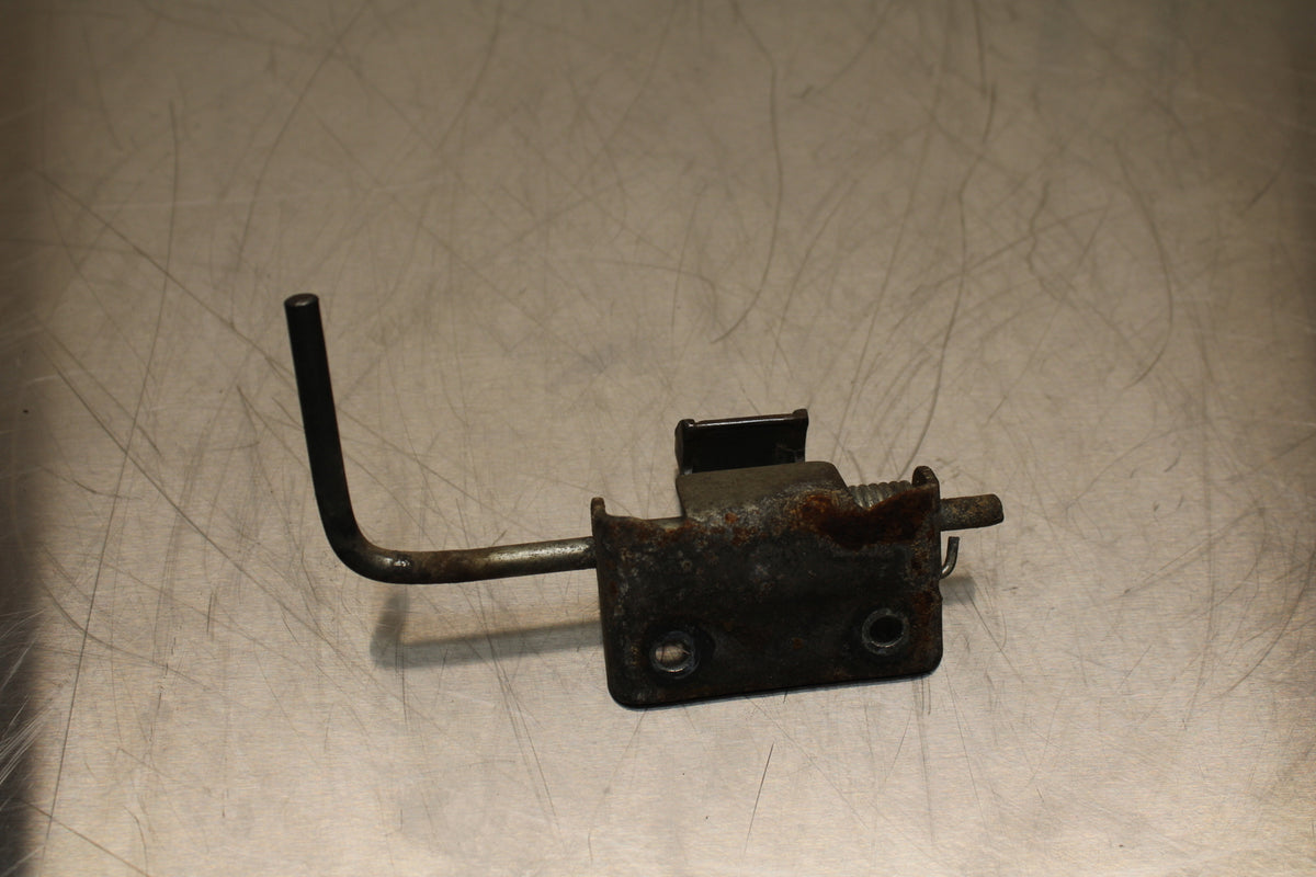 82 HONDA CT70 TRAIL SEAT LATCH  BB138