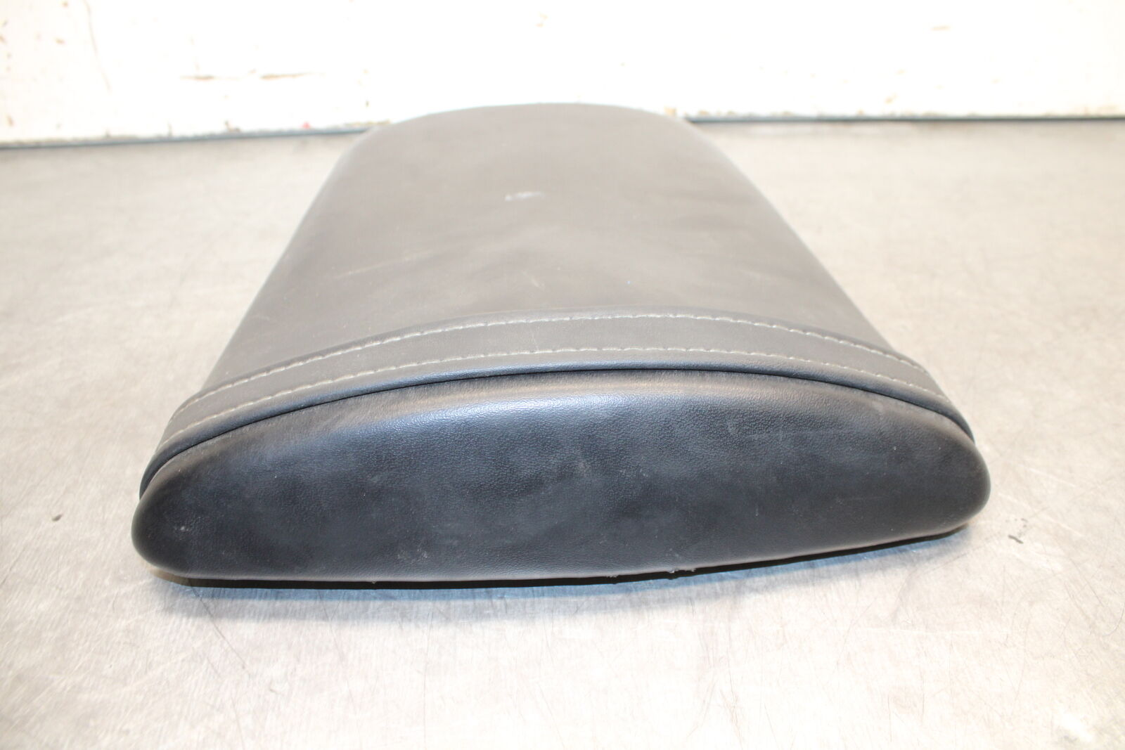 05-06 HONDA CBR600RR REAR BACK PASSENGER TANDEM SEAT PAD SADDLE PILLION BB727