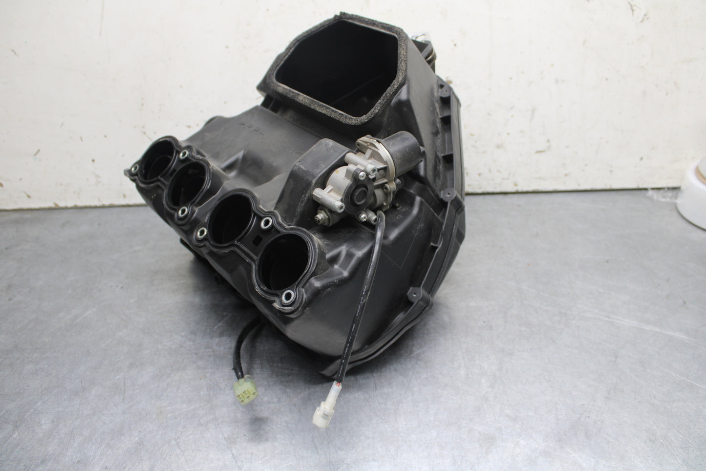 09-14 YAMAHA YZF R1 AIRBOX AIR INTAKE FILTER BOX BB696