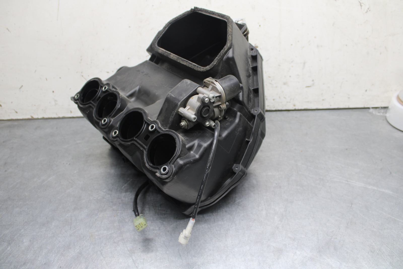 09-14 YAMAHA YZF R1 AIRBOX AIR INTAKE FILTER BOX BB696