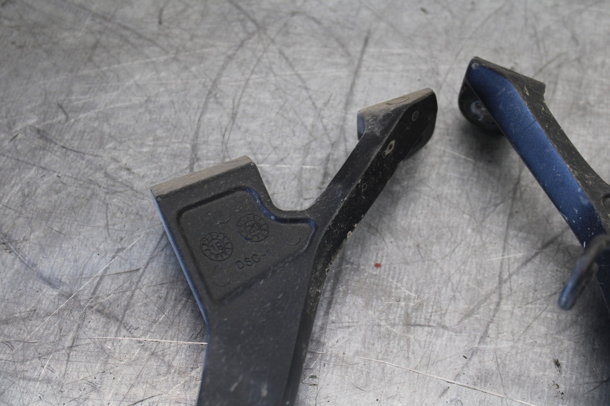 19-22 KAWASAKI Z400 REAR BACK PASSENGER PEG SET PAIR BB708