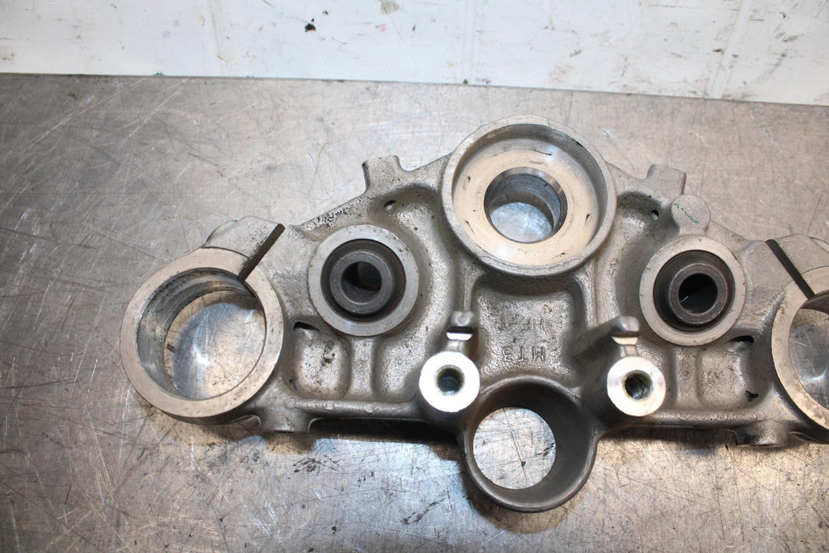 2001 Honda ST1100 FORKS UPPER TRIPLE TREE CLAMP BB77