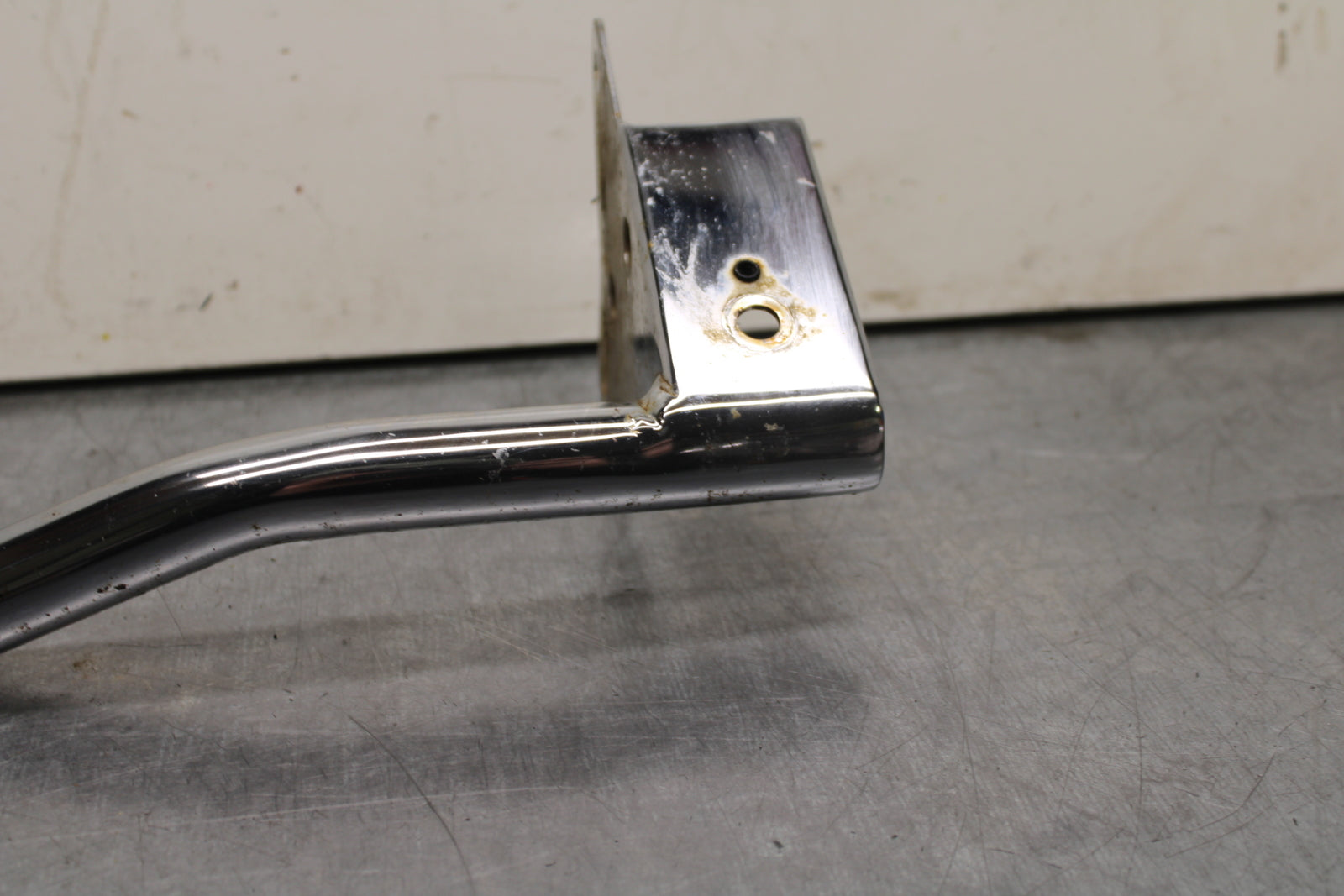 03-08 KAWASAKI VULCAN 1600 FRONT TURN SIGNAL BAR MOUNT BRACKET BB754