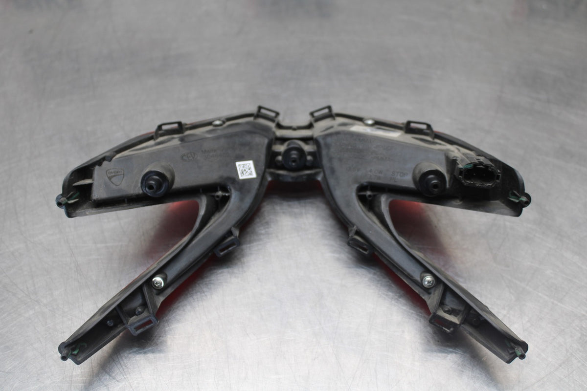 16 DUCATI 959 PANIGALE REAR TAIL TAILLIGHT BACK BRAKE LIGHT BB912