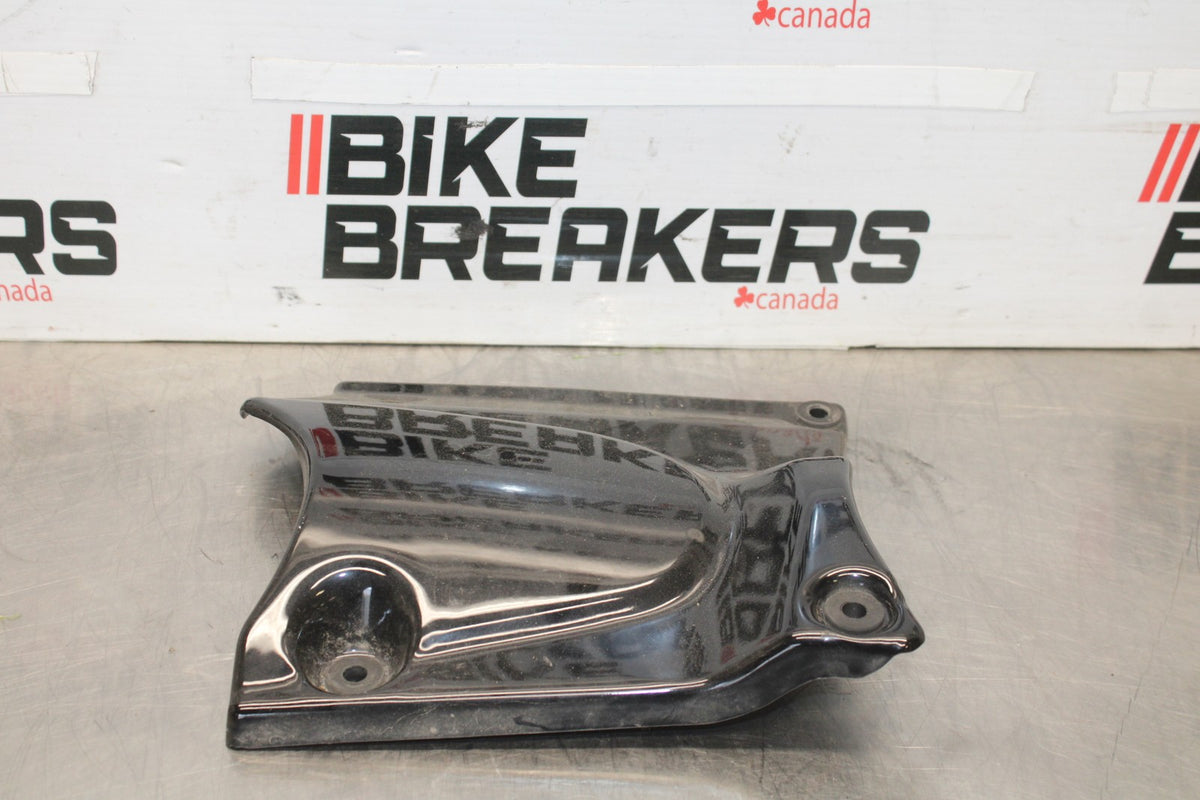 07 SUZUKI BOULEVARD M50 ENGINE SPROCKET SHAFT DRIVE COVER BB897